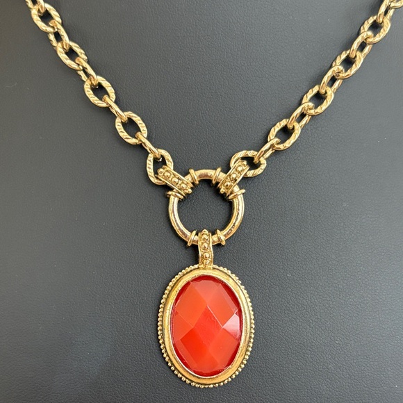 2028 Gold tone chain link necklace 16" - 19" medallion - Picture 4 of 13